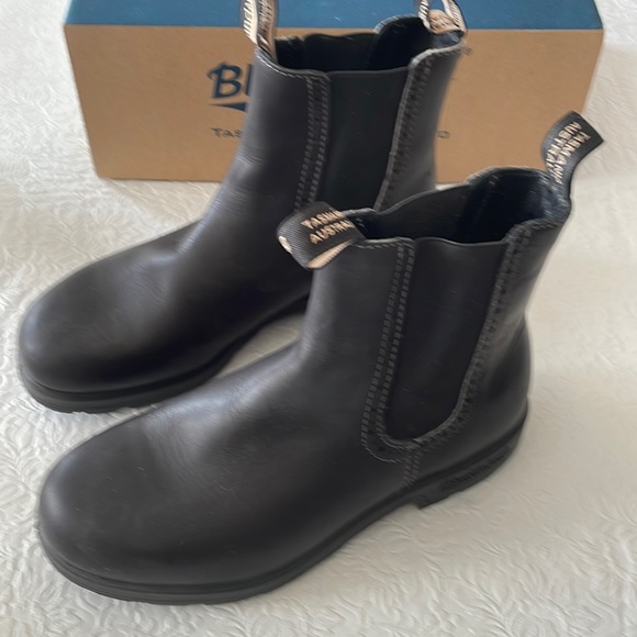 Blundstone Shoes - Blundstone size 9 Womens
